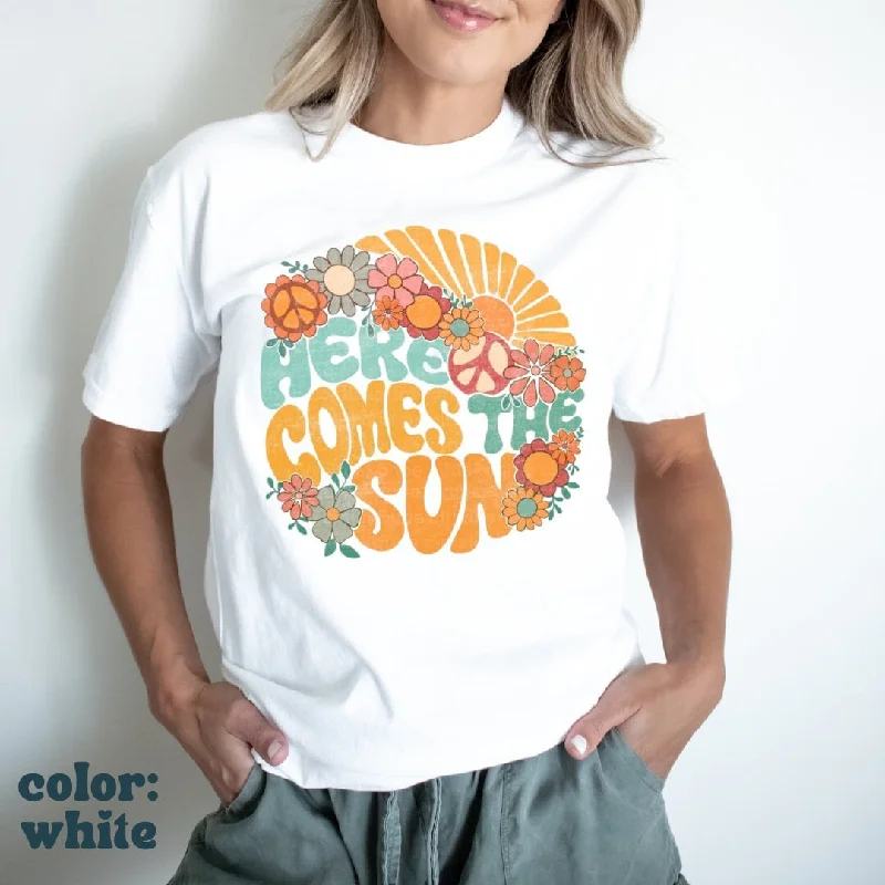 Here Comes the Sun Boho Beach Tee - Beach Aesthetic Shirt - Summer Vacation Shirt - Comfort Colors Unisex Tee - Beach Sunshine t-shirt Real Fur Shearling Chenille